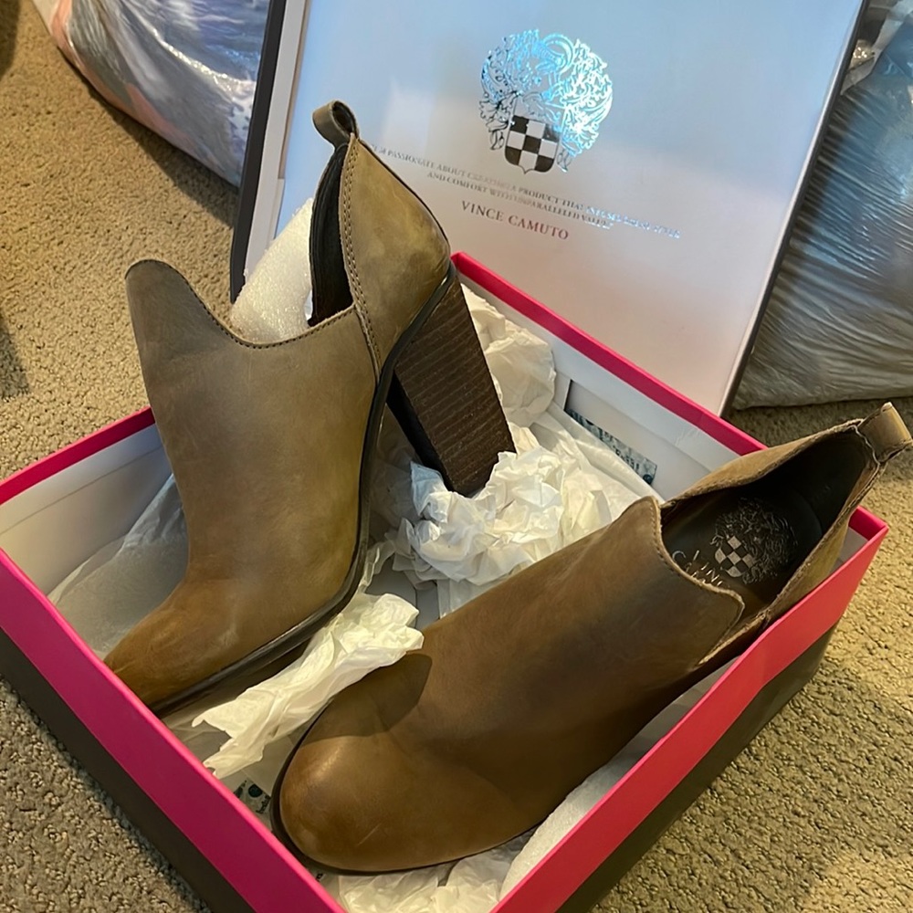 Vince Camuto size 8 /38